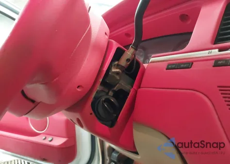 2006 Lincoln Town Car Signature z USA, uszkodzony, nr VIN 1LNHM81W26Y651130